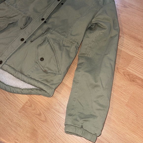 Women’s Hollister Light Green Sherpa Lined Jacket / Coat with Hood - Picture 3 of 7